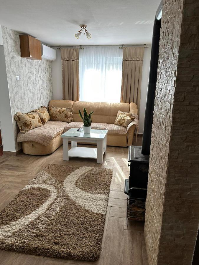 Apartmani Emily & Jully Nikšić Exterior foto