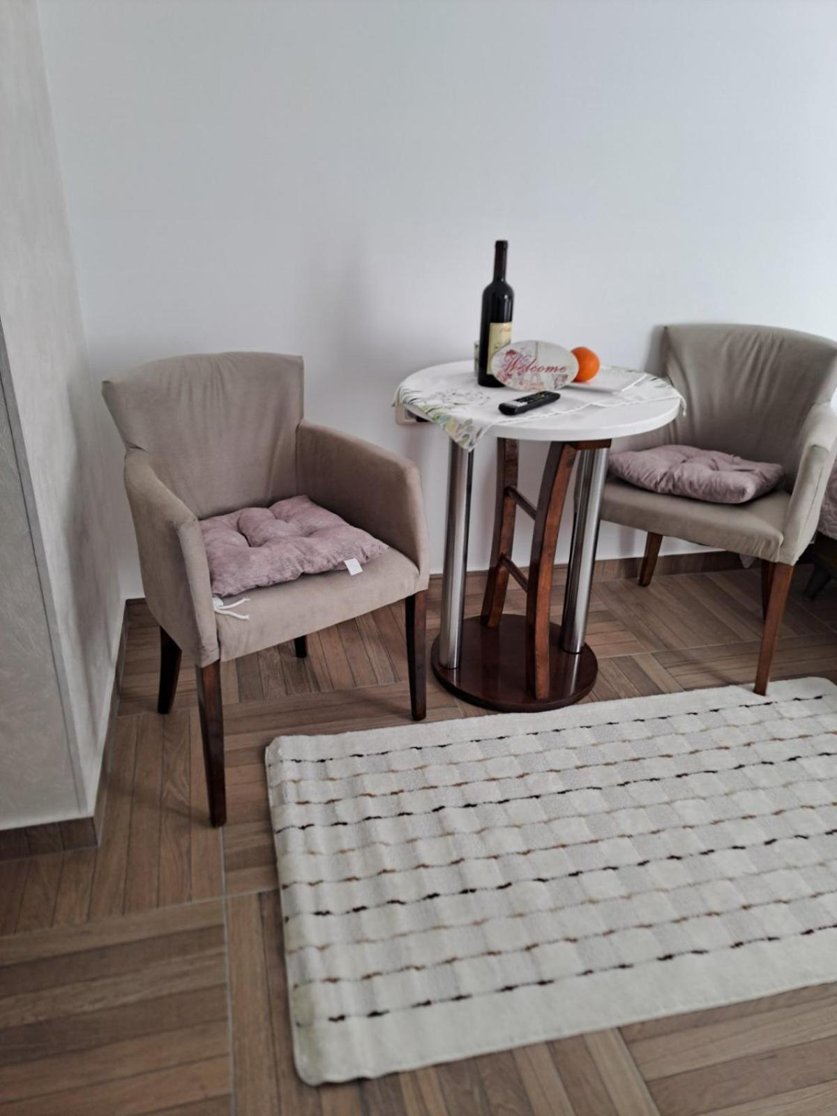 Apartmani Emily & Jully Nikšić Exterior foto