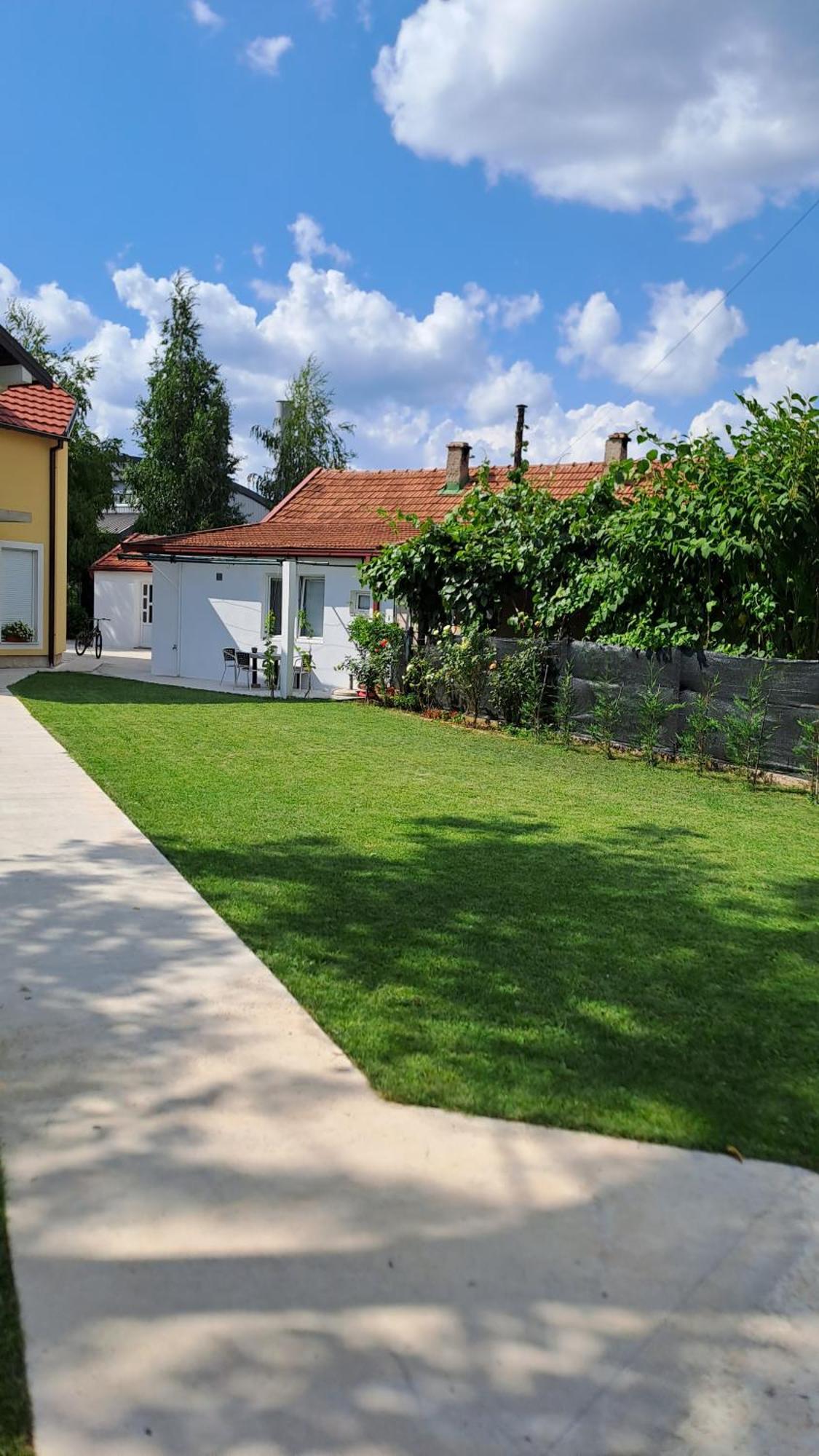 Apartmani Emily & Jully Nikšić Habitación foto